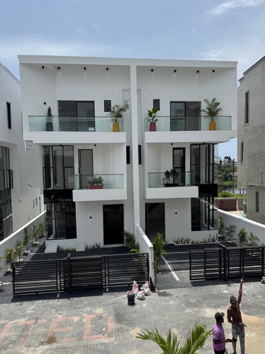 4 Bedroom semi-detached  Duplex with a BQ
